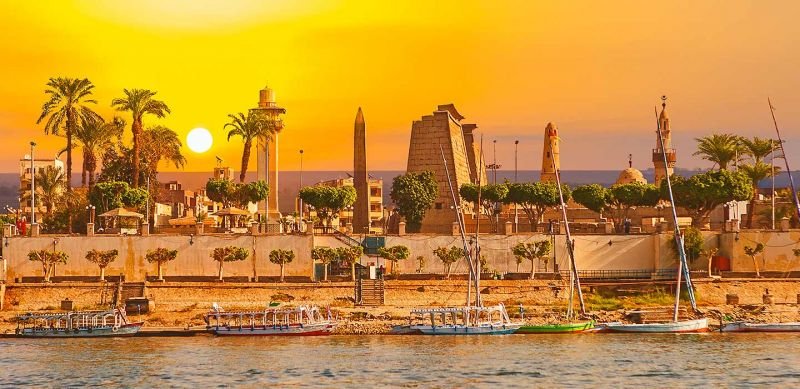 lux gate tours